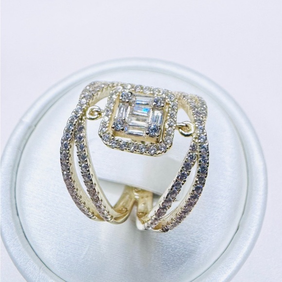 Elegant 18K Gold Unique Women's Ring - Picture 4 of 6